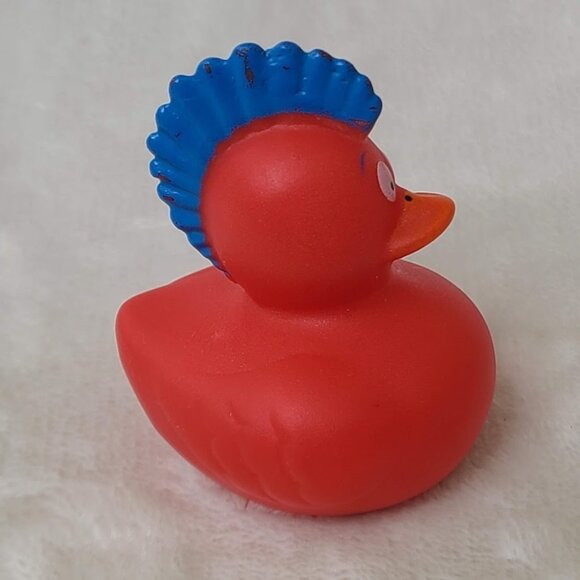 Red Rubber Duck Blue Mohawk Cruise Jeep Dicking Duckie Bath Toy - Picture 4 of 8